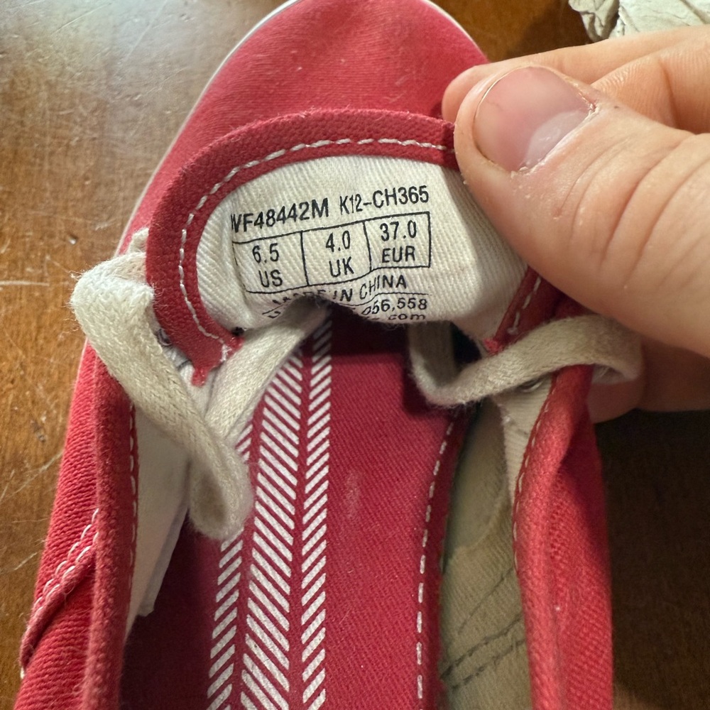 Women’s Keds Taylor Swift Red Edition - Picture 10 of 10